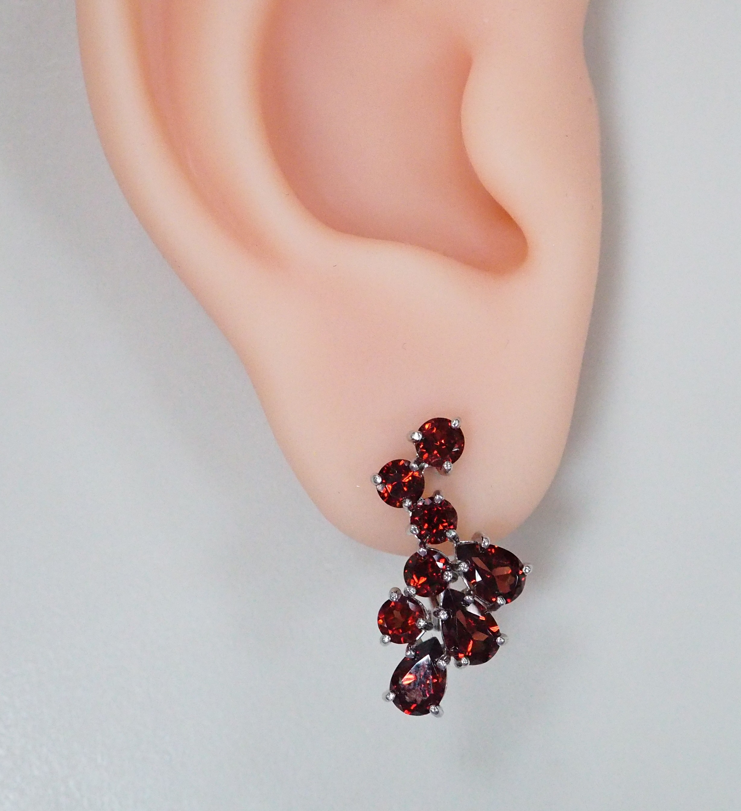 Серебряные серьги с гранатами